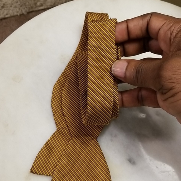 CARROT AND GIBBS BOWTIE - Picture 2 of 2